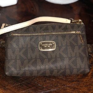 Michael Kors Wristlet wallet
